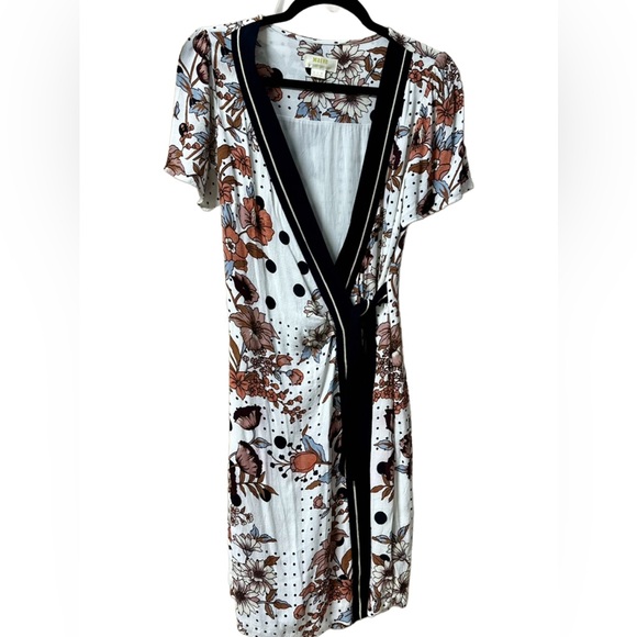 Maeve - Floral Wrap dress - Picture 1 of 3